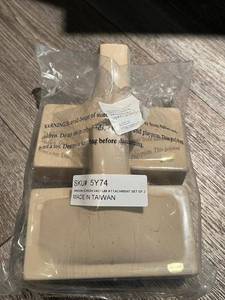 lot 181 image: Windows Screen Vacuum Brushes - Lot of 2