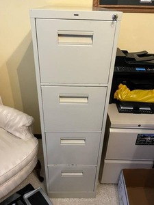 lot 191 image: 4 Drawer Metal Filing Cabinet with Key