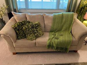 lot 204 image: Beautiful Beige Sofa with Throw Blanket and Pillows