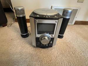 lot 218 image: Emerson Portable CD Player with Speakers - Working