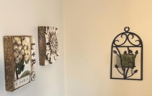 lot 241 image: Flower Themed Wall Dcor