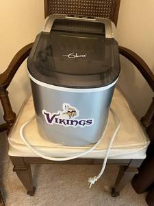 lot 243 image: Minnesota Vikings Portable Ice Maker
