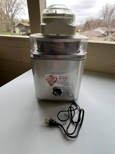 lot 253 image: Cuisinart 2 QT Frozen Yogurt-Sorbet & Ice Cream Maker