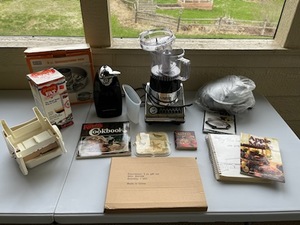 lot 256 image: Kitchen Accessories including a Cuisinart PowerBlend Duet BlenderFood Processor