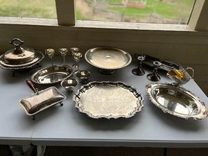 lot 259 image: Vintage Silver Plate Serving Lot with Reed & Barton, Towle, Sheffield, International