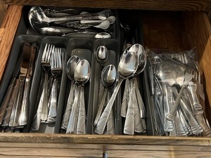 lot 265 image: Kitchen Flatware Galore