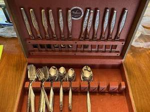 lot 269 image: Vintage Nakens Tarnish Proof Silverware Chest