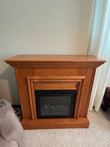 lot 283 image: Twin Star International Electric Fireplace in Excellent Working Condition