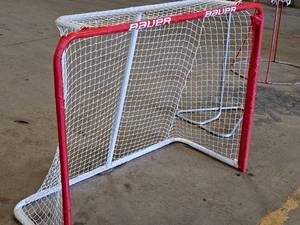 lot 758 image: Bauer Hockey Net