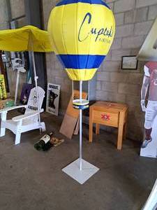 lot 780 image: Cupcake Vineyard Hot Air Balloon theme Display