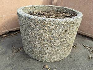lot 485 image: 36 Stone Planter