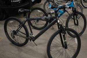 lot 810 image: Magna 22 Mens Mountain Bike 19 Black Frame