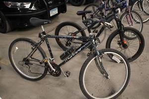 lot 813 image: Murray 22 Mens Trail Bike 18 Black Frame
