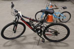 lot 829 image: Hyper 22 Womens Trail Bike 16 Black Frame