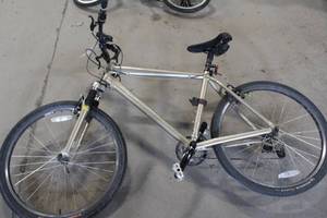 lot 836 image: Specialized 22 Mens Trail Bike 18 Gold Frame