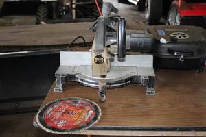 lot 516 image: Black & Decker Power Miter Saw with (2) Blades
