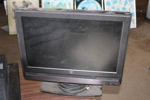 lot 519 image: GE 19 LCD Flatscreen TV SK-19H210S
