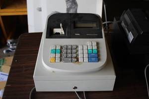 lot 523 image: Royal 110DX Cash Register