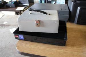 lot 539 image: Locking Tillbox with Key, Rubbermaid Organizer