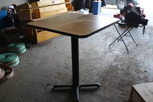 lot 854 image: 42 Pedestal Table