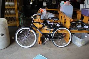 lot 753 image: Guiness 26 Mens Single-speed Beach Cruiser Bike Black Frame