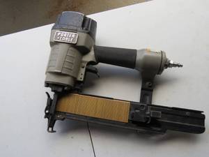 lot 17 image: Porter Cable 716 Medium Crown Stapler - Model MS200