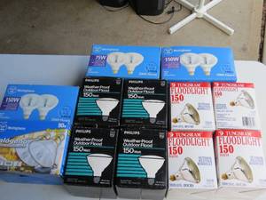 lot 22 image: 12 Piece Lot Of Flood Light Bulbs