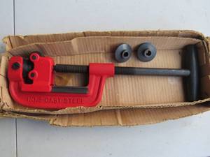 lot 27 image: Central Forge No. 2 Pipe Cutter