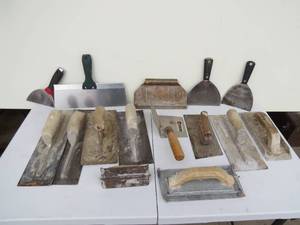 lot 47 image: Mixed Lot Hand Trowels