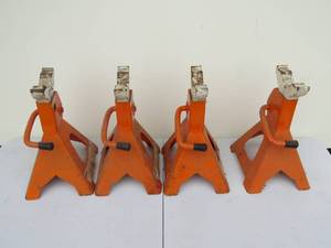 lot 46 image: 4 Piece Lot Allied 3 Ton Jack Stands