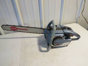 lot 76 image: Vintage Homelite XL-700 Chainsaw