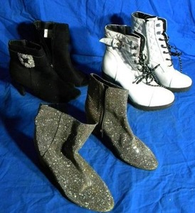 lot 140 image: Lot of 3 Womens ShoesBoots Size 6