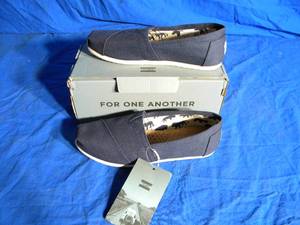 lot 200 image: Brand New TOMS Womens Earthwise Classic Alpargata Slip-On Shoe Size 6 ((MSRP $54.99))