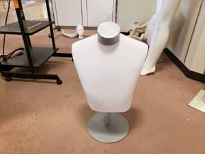 lot 2 image: Display Bust