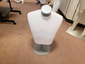 lot 3 image: Display Bust