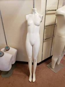 lot 4 image: Armless Mannequin