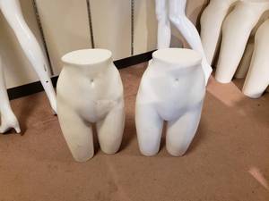 lot 7 image: Lot of 2 Female Mannequin Hip Forms