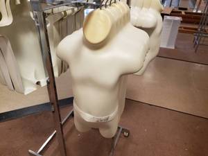 lot 31 image: Lot of 5 Hanging Forms 19 12 Tall