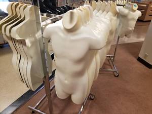 lot 32 image: Lot of 6 Hanging Forms 27 Tall