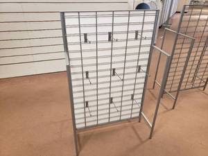 lot 63 image: Foldable Display Rack with 18 Hooks