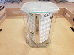 lot 80 image: Rotating Earring Display