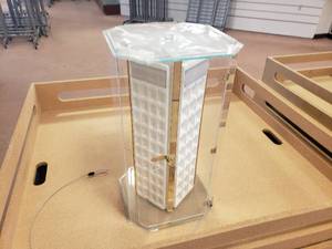 lot 81 image: Rotating Counter Top Display