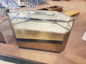 lot 83 image: Lighted Corner Glass Display Unit