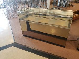 lot 84 image: Lighted Glass Display Cabinet
