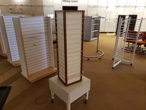 lot 127 image: Rotating Jewelry Tower