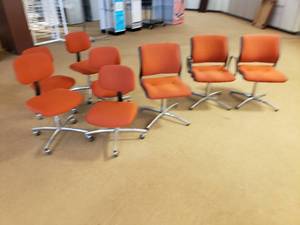 lot 139 image: 8 Office Chairs
