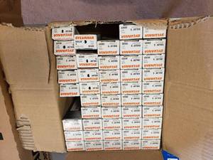 lot 164 image: Partial Box of Sylvania CF5DS827 Bulbs