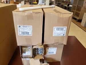 lot 173 image: 4 Cases (160 Bulbs) F4025BX835ISWM Bulbs