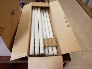 lot 174 image: Partial Box of F30T12CWRS