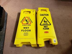 lot 212 image: Lot of 6 Wet Floor Signs